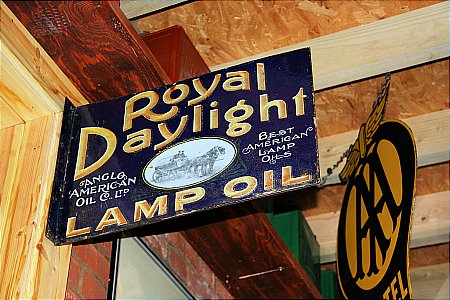 ROYAL DAYLIGHT OIL - click to enlarge